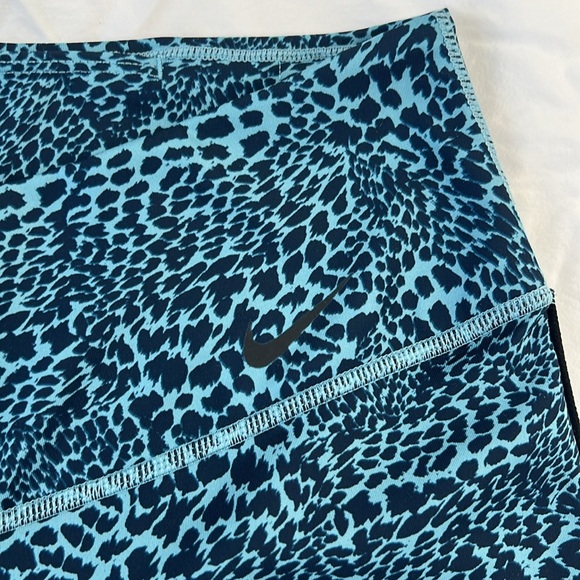 Nike One Leopard Dri-Fit Tights Small - Picture 2 of 6